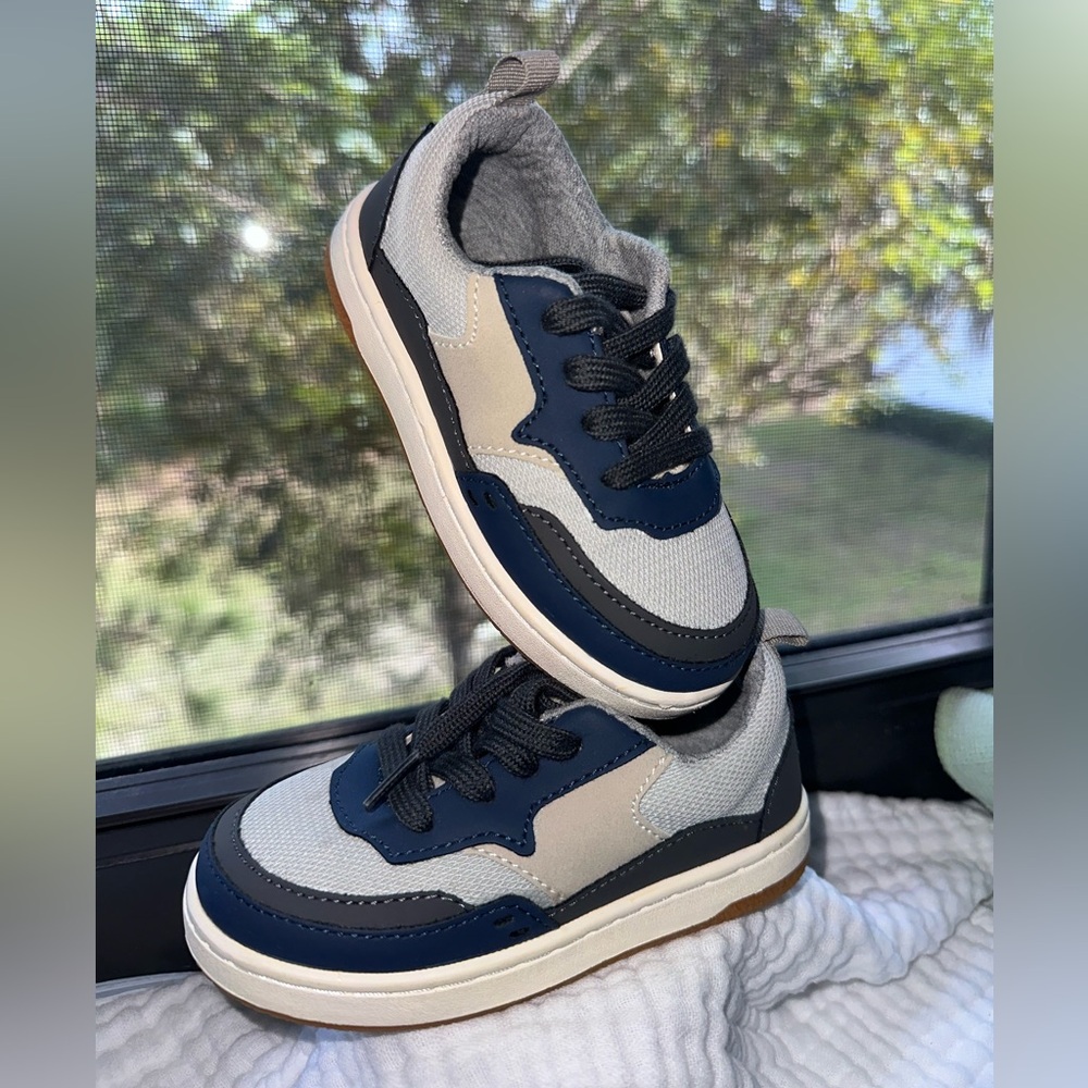 Stylish Kids' Zara Sneakers in Navy and Gray with bubble gum bottom size 23